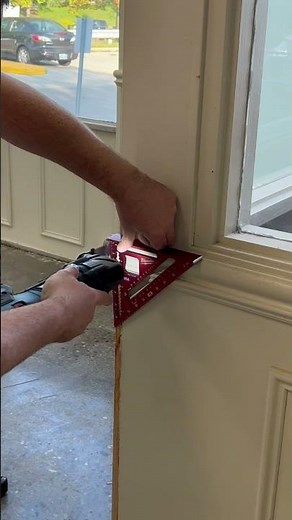 Bosch GOP18V—28 multi tool in action