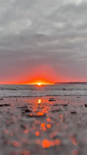 Start your day with a breathtaking red sunrise over Torbay 🌅✨ Huge thanks to @justashwater for capturing this stunning view this morning! Don’t miss out on this magical season—book your stay with us at The Grand Hotel Torquay and wake up to views like this. Book your stay: https://richardsonhotels.co.uk/the-grand-hotel/offers-and-experiences #SunriseSeason | The Grand Hotel, Torquay