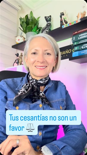 Zoraya Riaño/abogada laboralista on Instagram: "🚨 Las cesantías son tu dinero y debes saber cómo se calculan, no solo cuando te las pagan. 📌 El valor de tus cesantías depende de tu salario y del tiempo que trabajaste entre el 1 de enero y el 31 de diciembre del año anterior. No es un número al azar y no siempre es igual para todos. 💡 La fórmula es clara: Cesantías = ( salario mensual x días trabajados) / 360 Si tuviste incapacidades, licencias o cambios de salario, eso debe reflejarse en el c