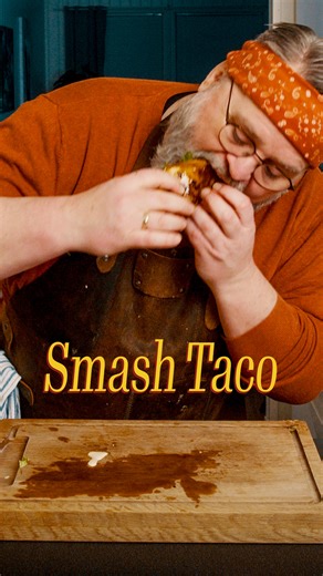 Digg smash taco med kjøttdeig i lompe! Krydret, kremet og klar på under 30 min. #smashtaco #tacooppskrift #streetfoodstyle #enkelmat
