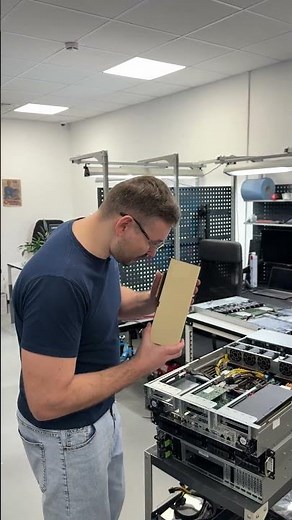 Сервер за очень много денег. Две H200 вместе с 2 ТБ ОЗУ.