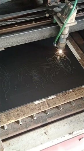 Clean & Professional“Precision vinyl cutting on glass 🧊✨”“Laser plotter shaping vinyl to perfection.