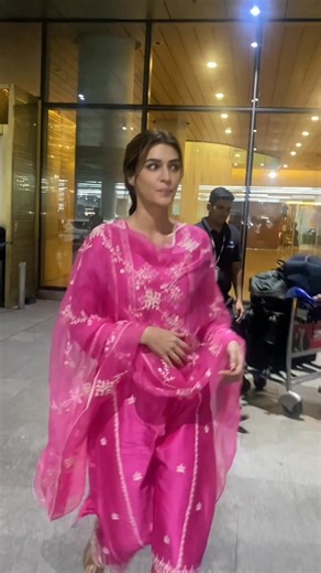 Kriti Sanon height just guess | Bollywood Bliss