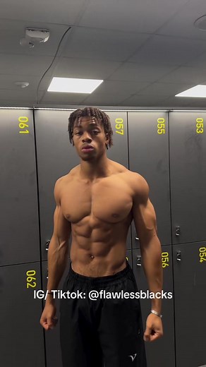 Bodybuilders Show Off Pecs with Epic Bounce