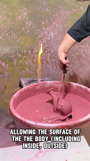 Glazing is a key step in the process of porcelain-making. Let's see how the master does it. (cr: Douyin 854678257) #China #cultural #traditionalculture #amazingChinesepeople #glazing #pottery | wowourheritage
