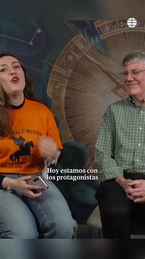 La Lectura on Instagram: "Walker, Leah y Aryan, protagonistas del fenómeno Percy Jackson, se atreven con el test de @incertisrachel, incluso el propio creador de la saga se suma al reto Su visita coincide con el estreno de la segunda temporada de la serie en Disney+ y con el aniversario de este fenómeno mundial que nació como un cuento que Rick Riordan creó para su hijo pequeño, diagnosticado con TDAH. Lo que no esperaba es que terminaría conquistando a millones de lectores y espectadores en tod