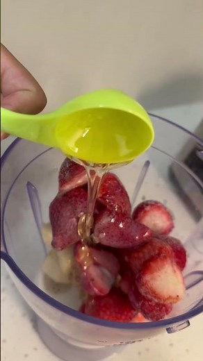 The best strawberry banana smoothie ever