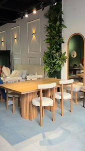 El roble lo tiene TODO y en @carpincrear nos encargamos de que cada uno sea perfecto para tu hogar 🧡 Redondos, cuadrados, con listones y con cualquiera de nuestras sillas el roble siempre será un SI modernos, atemporales y cálidos 🪵 Comenta roble si quieres que te enviemos todo el catálogo 👇🏻 | CarpinCrear