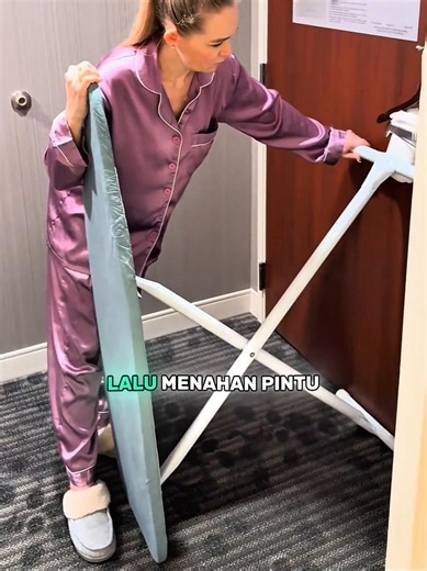 Begini Cara Wanita Ini Menjaga Keamanan di Hotel!