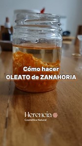 Por qué deberías hacer este oleato de zanahoria para tu piel en 2024 👇 Si querés saber cómo extraer las propiedades de la zanahoria para usar sobre tu piel guardá este post porque tiene la receta.🫙📖 Además te cuento cuáles son los beneficios de este macerado natural de zanahoria.🥕🥕🥕 🔥Sólo necesitás 3 ingredientes super fáciles de conseguir y muy económicos. Vas a usar: 📍Zanahoria disecada 📍Aceite neutro 📍Vitamina E para evitar que se enrancie y prolongar su duración. Procedimiento: 1️⃣
