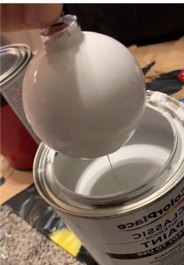DIY Pouring Paint on Christmas Ornament Bulbs | Glass Baubles