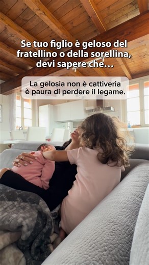 Marika Sandrini | mamma educatrice | Quando nasce un fratellino o una sorellina, per un bambino non cambia solo la famiglia: cambia il suo posto nel mondo. La gelosia che... | Instagram