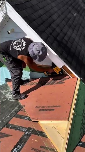 Installing insulation and ventilation panels the triangular roof surface aims to facilitate airflow