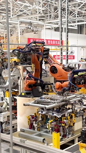 13K views · 179 reactions | Look at the car-making factory covered by robots~ #robot #WORKSHOP REAL SHOT #GAC Trumpchi.#shorts #reels #style #invention #facbookReelscontest | Kobota steven | Facebook