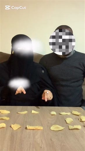 Feminine Touch on Instagram‎: "⁨ في حالة چامي شفتو زوج ريسانهم متقوبين🤣🤣 كنت نقطع الصوت علجال الضحك😅 #algeria #explore #foryou #capcut #fyp⁩"‎