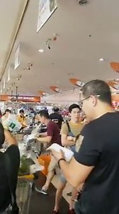 Hehe, Aunty just spent the afternoon at Giant checking out the exciting activities going on! There are magic shows, balloon giveaways and fantastic offers of up to 75% to check out! Aunty had a great time there having fun and maximising my dollar. So faster go down to Giant's Hypermarkets and experience it for yourself okie! | Giant Singapore