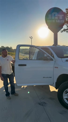🔥 2022 Ram 2500 Regular Cab – LIKE NEW 🔥• 4x4 | 6.4L HEMI• Only 1,429 Miles• Power Windows & Locks | Backup Camera | Navigation• Apple CarPlay | 8-Speed Transmission | 3.73 Gears• Factory 20’s | Fog Lights | Towing Package• Brand New Service Bed – Work Ready!💰 $49,999📍 JCT Auto Sales📞 903-445-3640 | JCT Auto Sales
