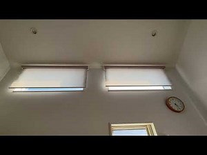 吹き抜けの窓に電動ロールスクリーン取り付け工事施工例