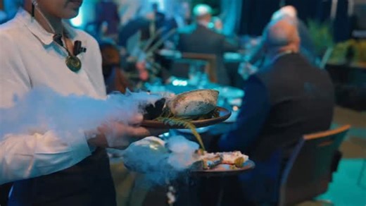 📈 Rangatiratanga tastes like this 🪶🍽️ Divine four courses kai Māori cuisine, crafted by master chef’s Kasey and Karena Bird 🫰🏽 World class manaakitanga on a plate - intergenerational security loading at Ōhanga ki te Ao. #summitdinner #ōhangakiteao mā te kai, te ao e hono | Kiingitanga