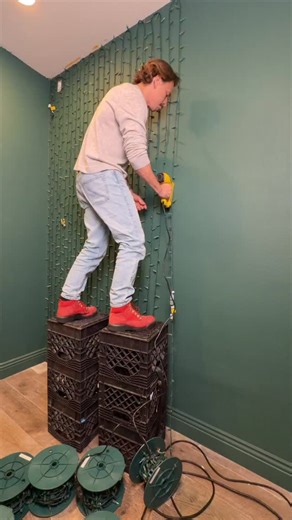 Justin Flom on Instagram: "so bright it hurt her eyes! 🎄"