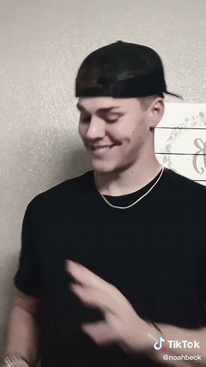 Expressive Hand Gestures Tutorial on a Whiteboard