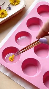 Easy Bioplastic Art DIY Make your own colorful, translucent bioplastic art! Mix water, cornstarch, glycerin, and vinegar, add colors, and decorate with dried flowers. Fun, hands-on creativity that glows in sunlight! Ingredients: 1 cup water 1 tbsp cornstarch 1 tsp vegetable glycerin 1 tsp white vinegar A few drops of food coloring Pressed dried flowers Optional tiny leaves/herbs #DIYArt #BioplasticCrafts #KidsActivity #CreativeFun #ColorfulDIY | Easy Recipes