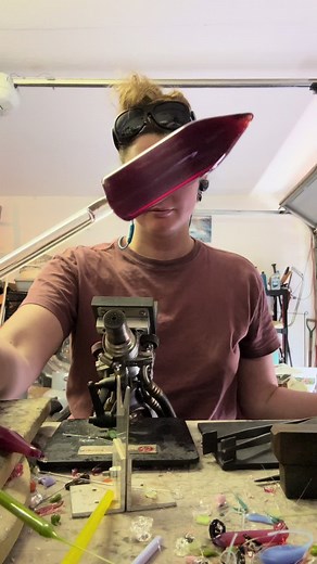 Learning to pull boro bars is a great way to learn heat control if your intrested in exploring flame chemistry and sinking heat it’s one of the best ways to practice. #glass #glassblowing #flameworking #art #craft #boro #borosilicate