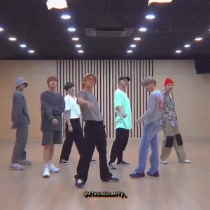 58K views · 4.9K reactions | “BAD" de Michael Jackson en la coreografía de ‘DYNAMITE’. ✨ -안디.  | BTS México Alianza Latina Sede Monterrey | Facebook