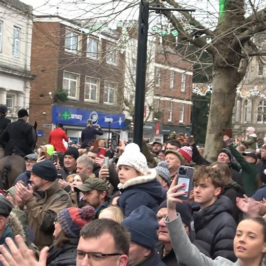 Local support for Boxing Day meets is taking politicians by surprise. It was the biggest year for Boxing Day meets in recorded history, according to hunting organisations, with thousands of people packing market squares and village pubs across England and Wales. Around 2,000 people coming to support the Tiverton Hunt in Devon, subject of a recent attack by BBC TV presenter Chris Packham. Meanwhile, around 3,500 people crowded the centre of Ledbury in Herefordshire. Keir Starmer’s government anno