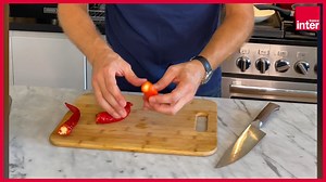 François-Régis Gaudry fait monter la température avec une petite sauce pimentée que vous allez adorer ! Sriracha : la recette maison 🌶️ | France Inter