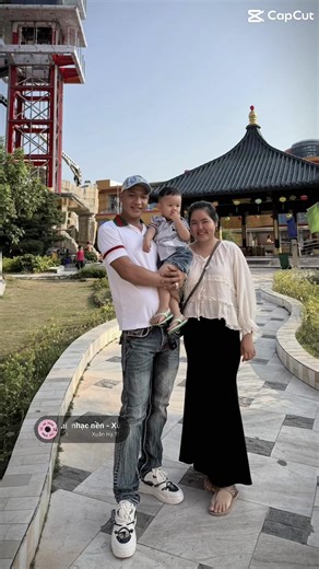 Ba và mẹ sẽ nuôi dạy HiNo lớn lên thật tốt. 1 gia đình có mẹ Thi và Ba Lắm. Còn những điều tệ hại khác. Cứ cho nó vẽ vời câu chuyện. Mình chỉ biết vun đắp và yêu thương gia đình nhỏ này. Yêu HiNo Và yêu cả Ba Lắm nữa❤️