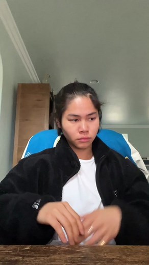 Casual Conversations: Engaging Hand Movements Explained