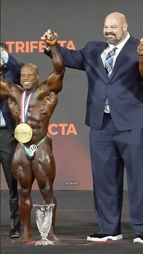 Brian Shaw VS Bodybuilder🥶