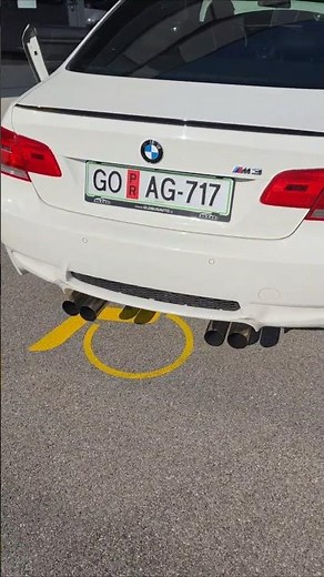 BMW E92 M3 engine & exhaust sound - revving