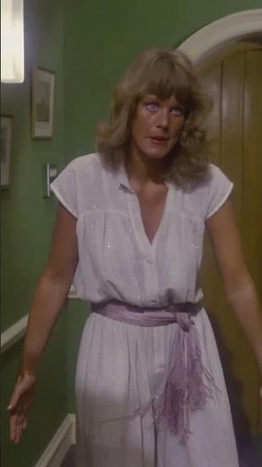 PURDEY vs CAROLINE MUNRO - CATFIGHT GIRLS COMPILATION