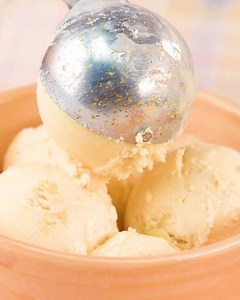 1M views · 1.4K reactions | Is there a more divine summer treat than a bowl full of fresh peach ice cream? We think we know the answer...Get the recipe: https://trib.al/0L5yNns | Southern Living | Facebook