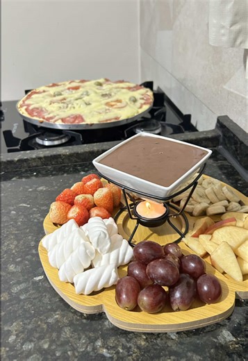 Noite do Fondue Doce: Uma Experiência Romântica Caseira
