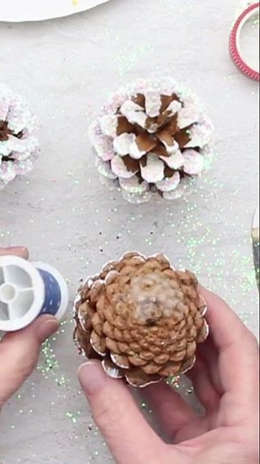 Easy Pinecone Christmas Tree Craft 🎄 #christmascrafts #easycraft