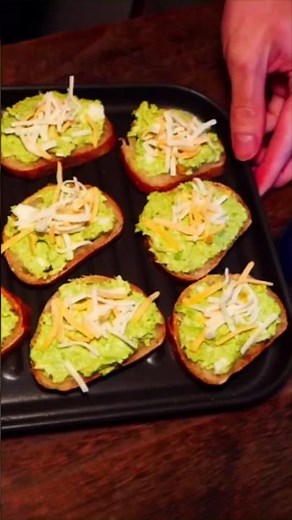 【バゲットで作る！】アボカドソースのタルティーヌ [Made with baguette!] Avocado sauce tartine