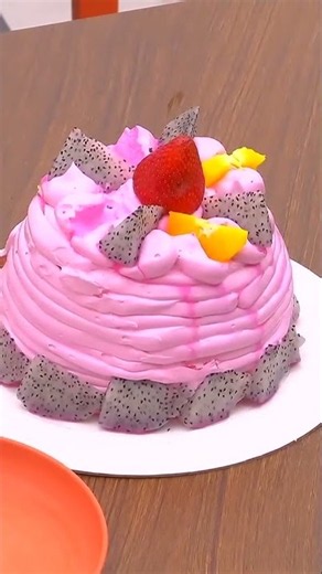 Luis cuts his cake and discovers the surprise inside. #MasterChefMx 24/7 #AztecaUno