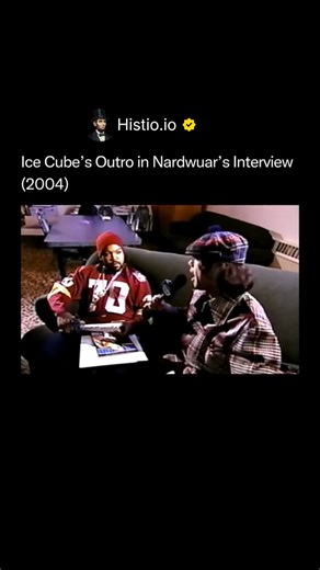 HISTIO on Instagram: "In a now-legendary 2004 moment, Nardwuar wrapped up his interview with Ice Cube the only way he knows how — with that unmistakable “doot doo le doot do” jingle. 🎤🎶 Instead of brushing it off, Cube locked in instantly. “This dude crazy!” he laughed — and then, without missing a beat, flipped the quirky outro into a spontaneous freestyle. What could’ve been an awkward sign-off turned into pure hip-hop magic. No script, no warning — just instinct, rhythm, and charisma. That’