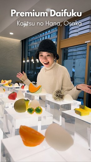 𝑭𝒊𝒐𝒏𝒂 𝑯𝒂𝒏 | 𝙏𝙧𝙖𝙫𝙚𝙡 & 𝘾𝙪𝙡𝙩𝙪𝙧𝙚 on Instagram: "Anyone else cut a daifuku like this before? 🙋🏻‍♀️ Also, we all know how incredible Japanese-grown fruits are, but @kajitsunohana_osaka’s premium daifuku shop takes it to a whole new level by pairing these fruits with a mochi-making technique that boasts a 300-year history! The daifuku they create features soft, white bean mochi wrapping around premium fruits, each carefully selected every single day 🤯 Can’t believe this premium