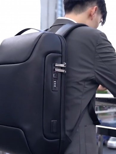 Bange 7216 Backpack: Style Meets Functionality
