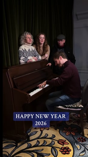When they put an old school piano in the function room. We could not resist singing you into the new year. #happynewyear #abba #thebjornidentity