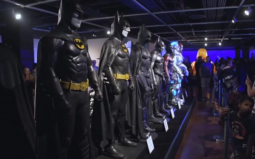 【英文字幕】蝙蝠侠80周年博物馆参观 几乎涵盖所有蝙蝠侠电影 哥谭电视剧 大量珍贵道具 战衣 蝙蝠车【Adam Savage’s Tested】【搬运】