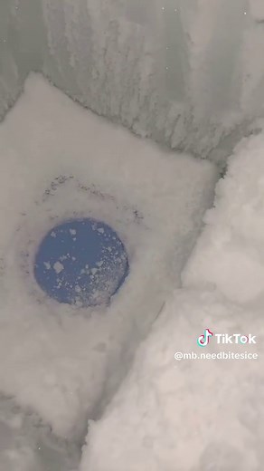 How a Humidifier Affects Freezer Frost Build-Up