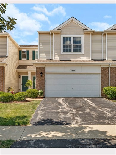 🌷✨ Price Adjustment – Now $249,900! ✨🌷 Spring market is heating up 🔥 and this dream townhome 🏡 will go quickly! Truly move-in ready ✔️ with nothing to do but unpack 📦 and start enjoying life. Bright open layout ☀️, stunning kitchen with maple cabinetry & stainless appliances 🍳, HUGE 20x18 loft (home office? 🎧 media room? 🛏 3rd bedroom?), attached 2-car garage 🚗🚗, and maintenance-free living ❄️🌿 (no mowing, no snow removal!). Resort-style amenities 🏊‍♀️🎾💪 sought-after Minooka school