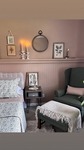 I can’t wait to add bead board to another room! I even googled what it would look like on the ceiling and showed it to G. He didn’t say no 😍 we have been wanting to do something to the kitchen ceiling to add more charm. Anyone tried it and have any pointers? #beadboardwall #diybedroomwall #pinkbedroom #blushpinkbedroom #modernvintagebedroom #vintagedecorating #modernvintagedecor #romantichouse #modernvintagebedding #flowerquilt | Today with MK