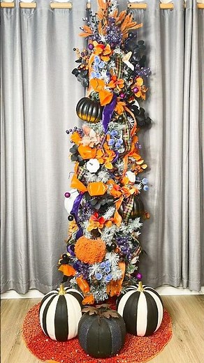 This is the most colorful, glam spooky Halloween tree ever! Glam + cute! #halloween #halloweendiy