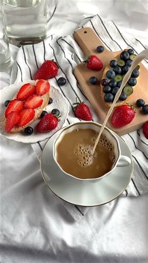 Healthy Berry Breakfast & Black Coffee | Aesthetic Morning Routine | Easy Breakfast Ideas #shorts